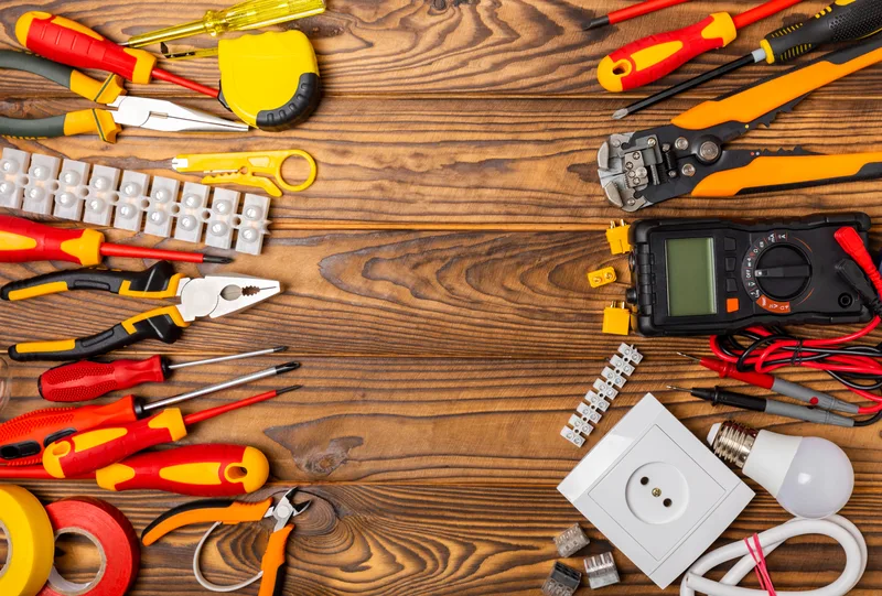 Électricien professionnel au travail — Électricien Tours SDE, Tours